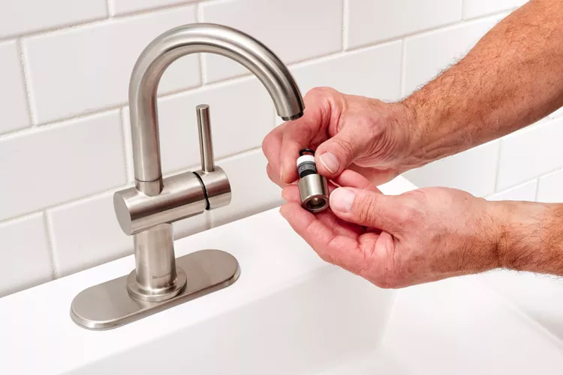 Vòi lavabo inox có thiết kế dễ lắp đặt, tháo rời vệ sinh