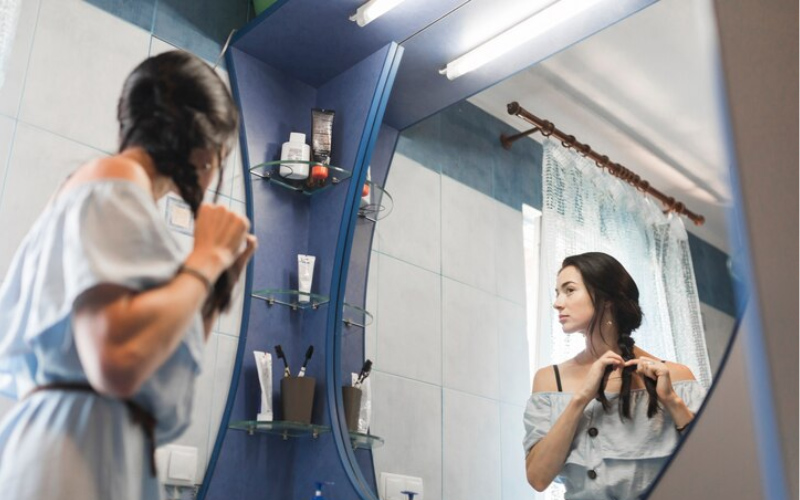 Chị em cảm thấy ưng ý khi trang điểm khi sử dụng gương thông minh