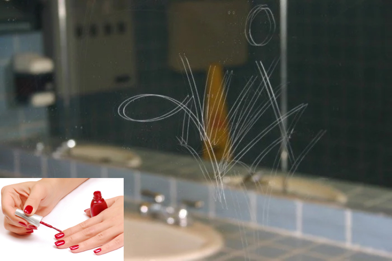 Dùng sơn móng tay bóng xử lý vết gương nhà tắm bị xước