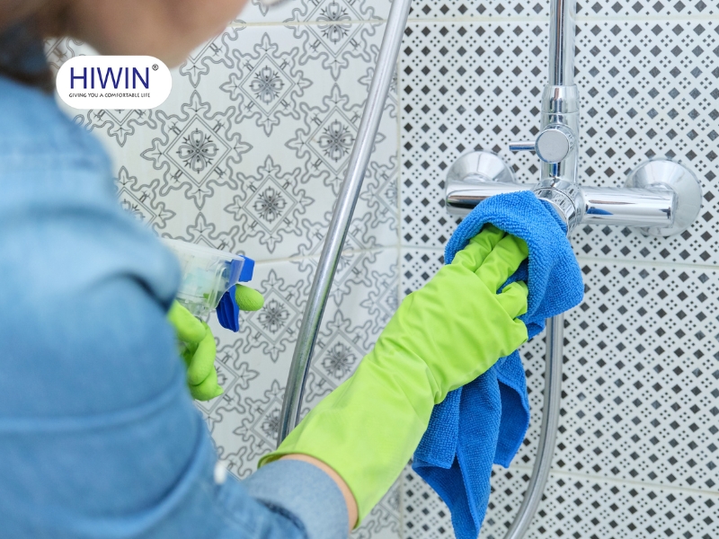 Lau khô thiết bị phòng tắm sau mỗi lần sử dụng