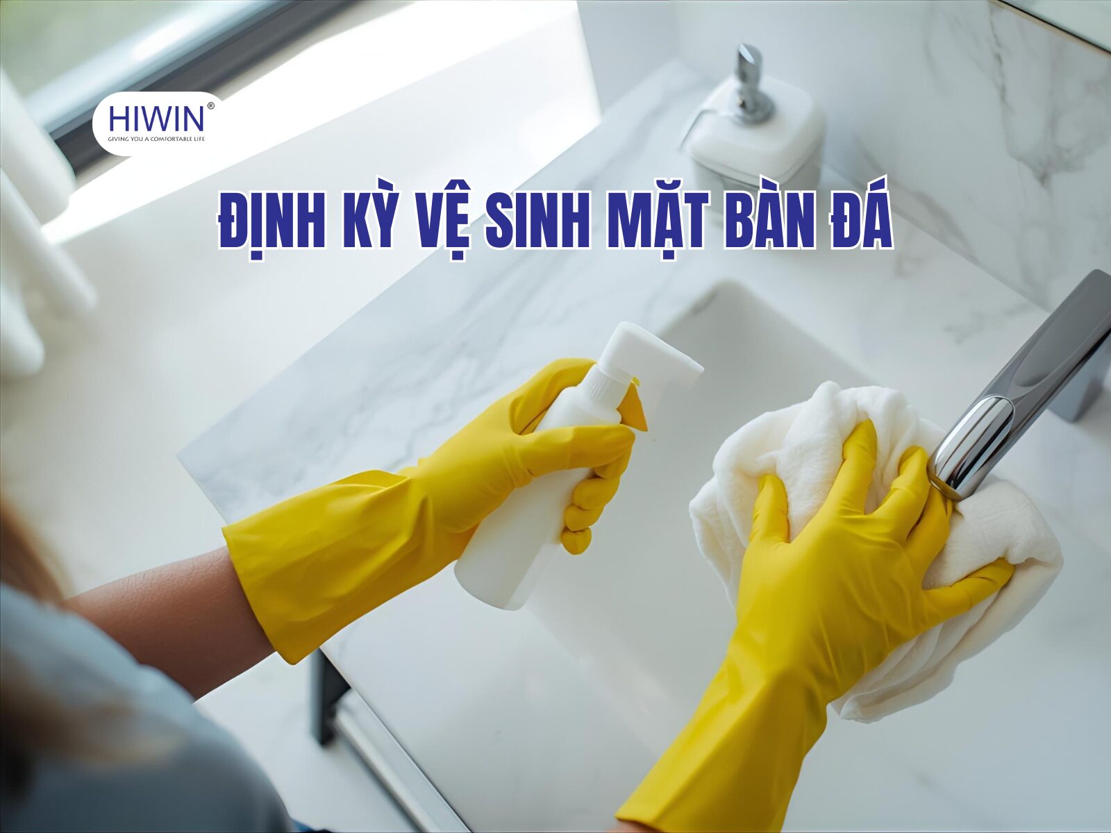 Vệ sinh định kỳ để duy trì độ sáng bóng của mặt bàn đá