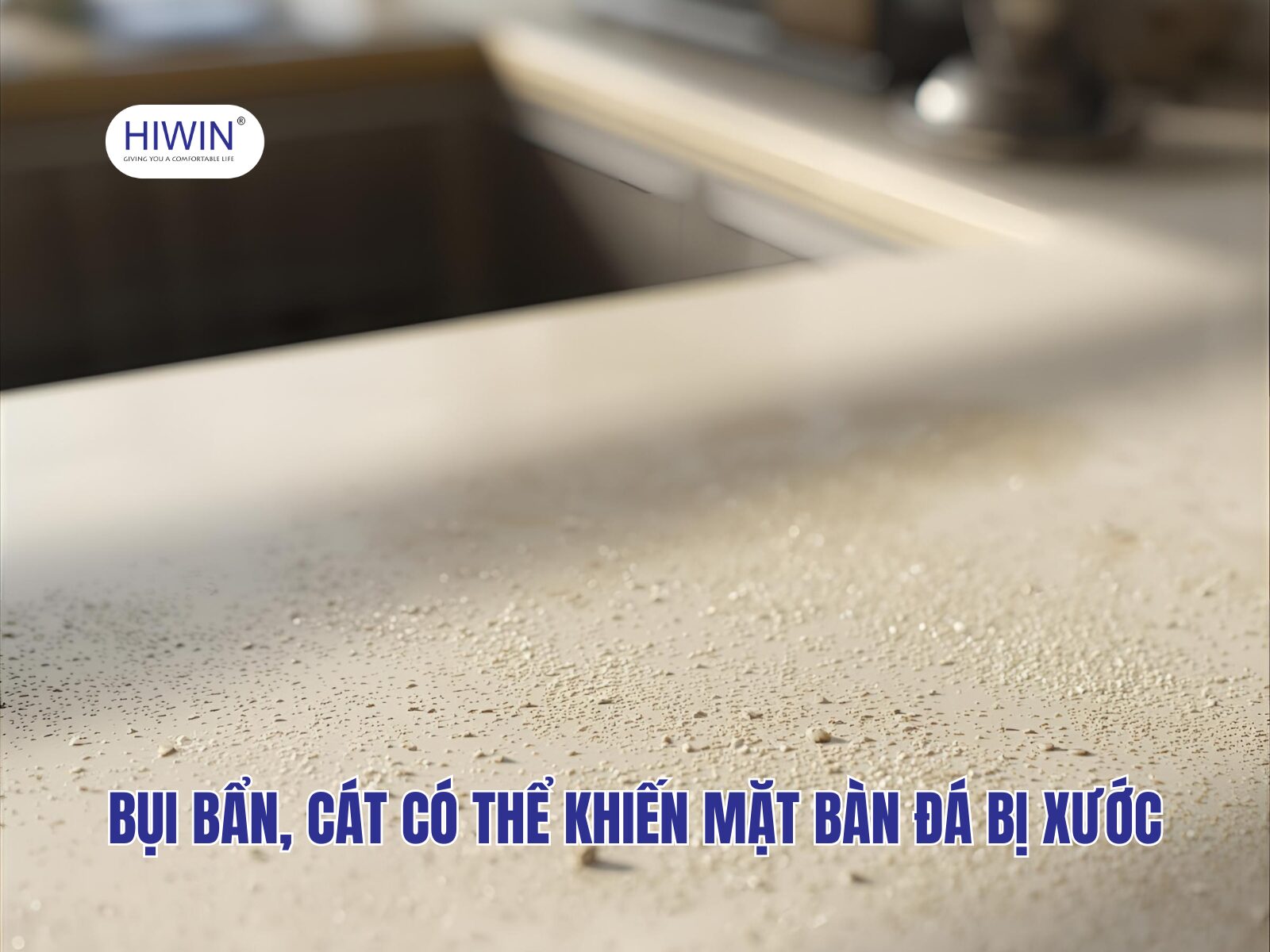 Bụi bẩn hay hạt cát đều có thể khiến mặt bàn đá bị xước