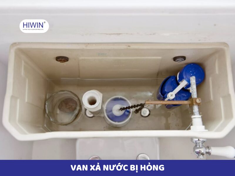 Van xả nước bị hỏng khiến nước chảy liên tục
