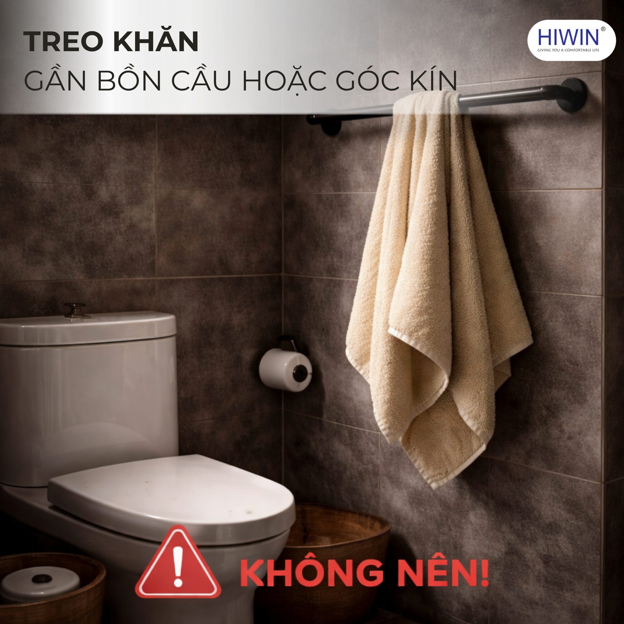 Treo khăn gần bồn cầu hoặc góc kín khiến khăn lâu khô và dễ ám mùi